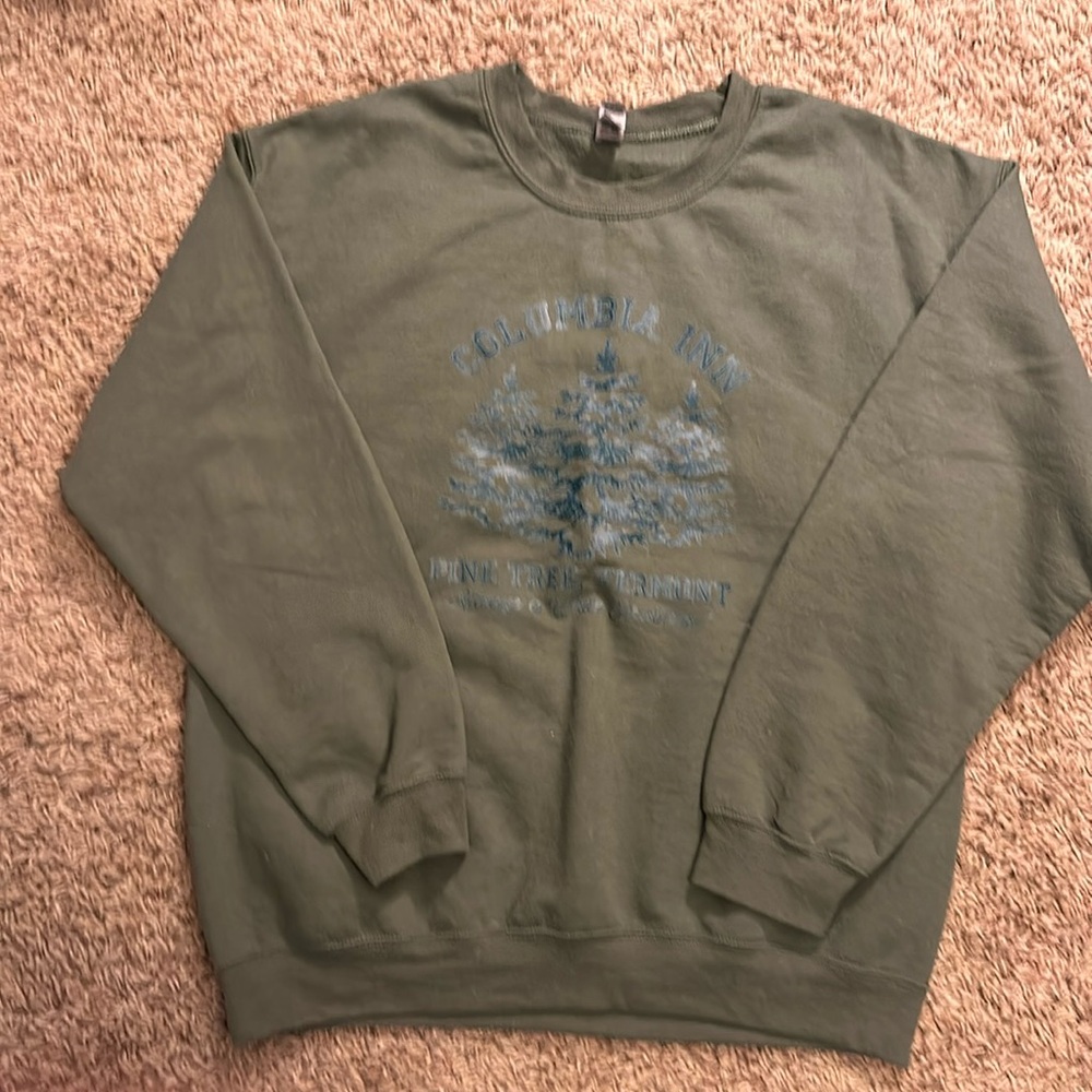 Columbia Inn, Pine Tree VT Holiday Sweatshirt from White Christmas. Size L